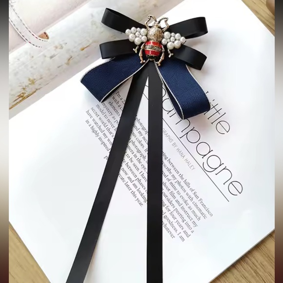 Jewelry - Elegant Black and Navy Bow Brooch